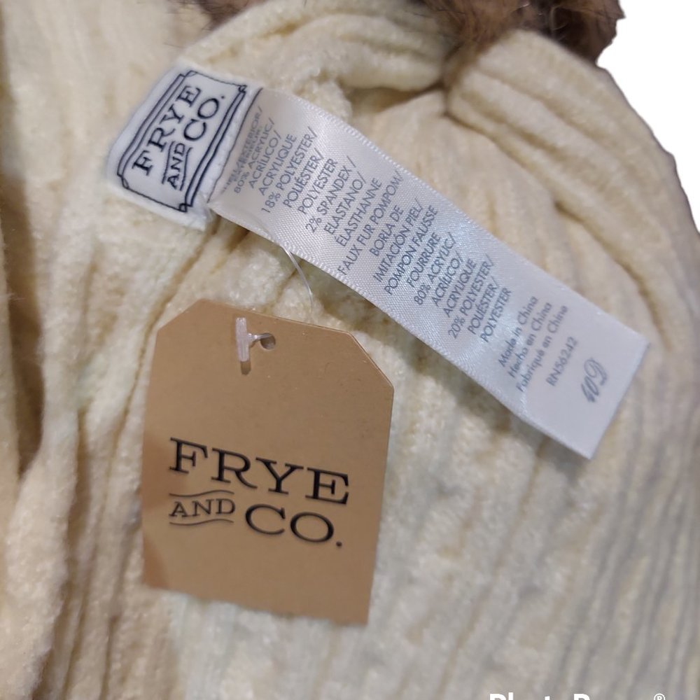 FRYE And CO. Cable Pom Scarf NWT - Picture 5 of 6